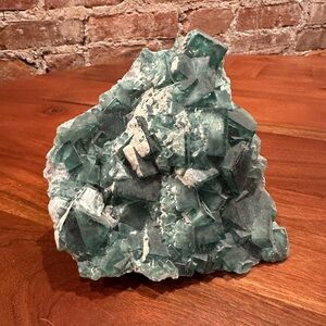 Green cubic fluorite